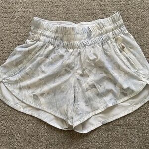 Lululemon Tracker Short V (4")